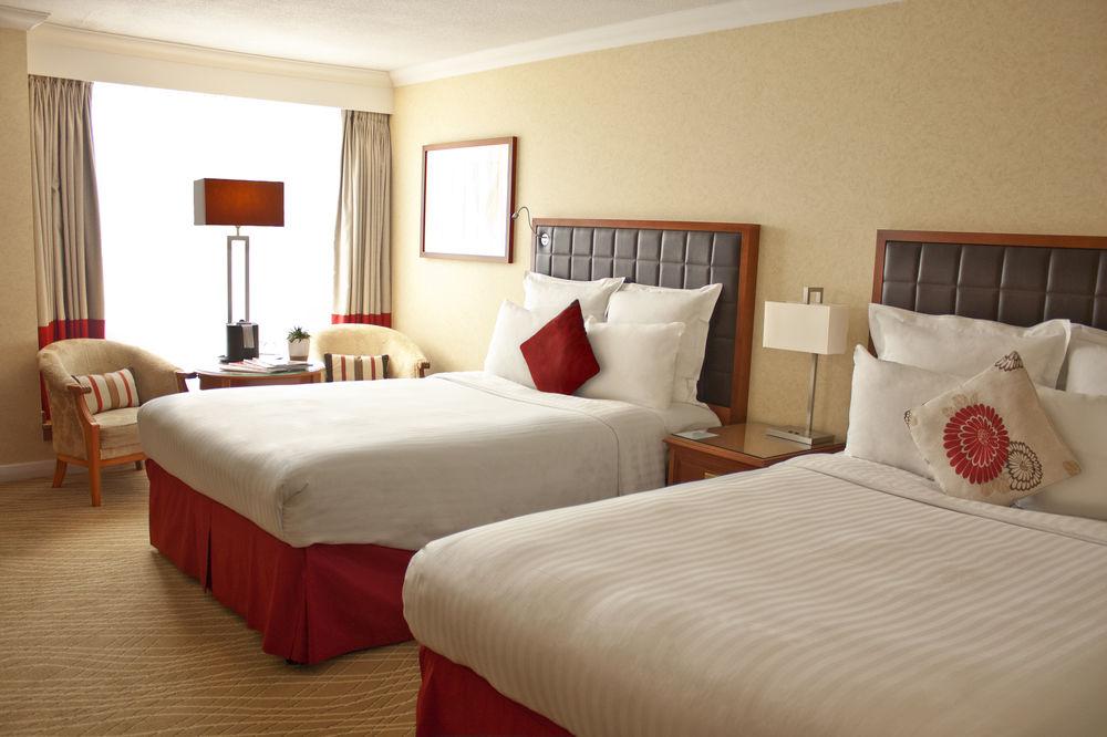 Delta Hotels By Marriott Heathrow Windsor Buitenkant foto