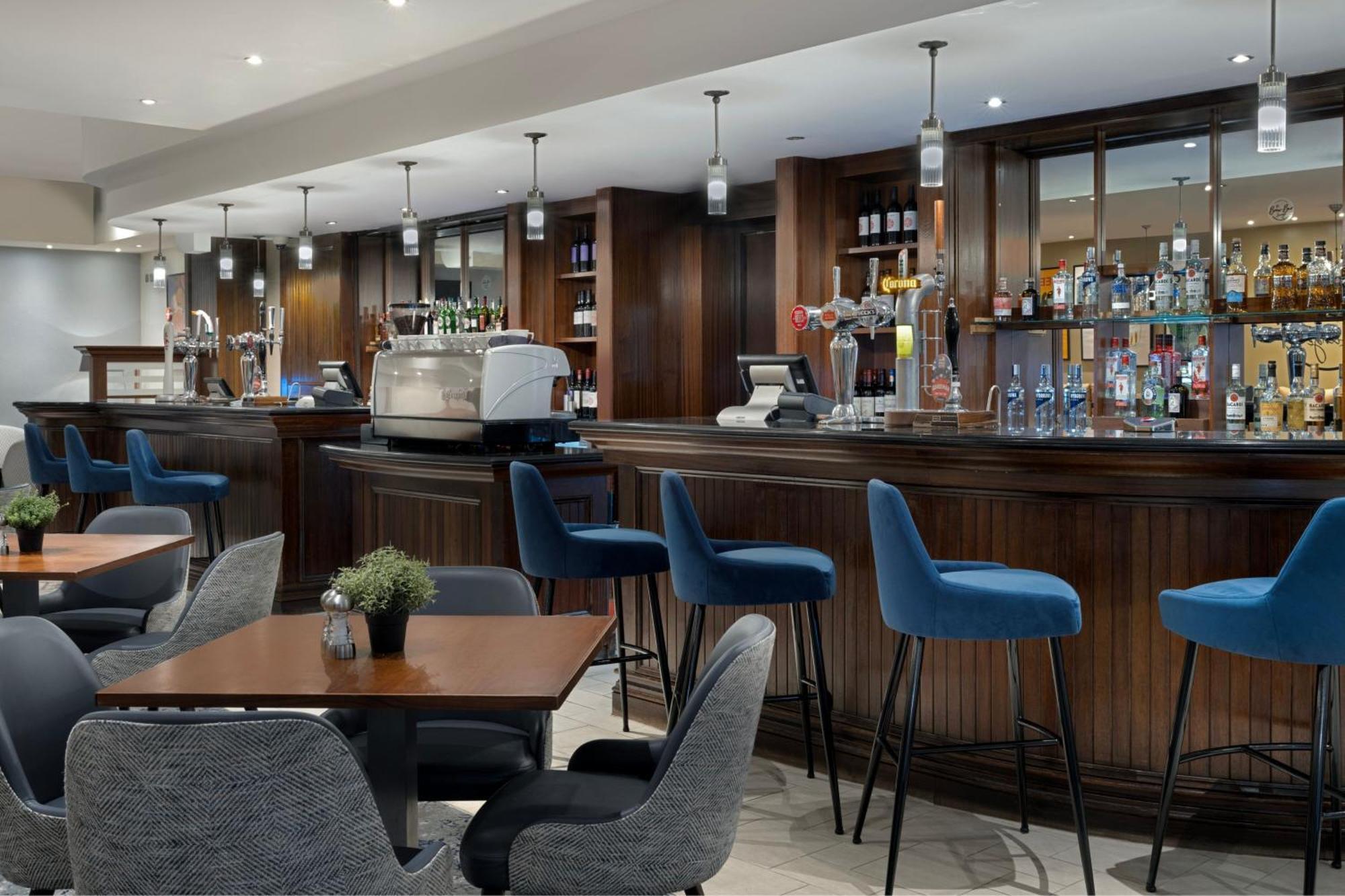 Delta Hotels By Marriott Heathrow Windsor Buitenkant foto