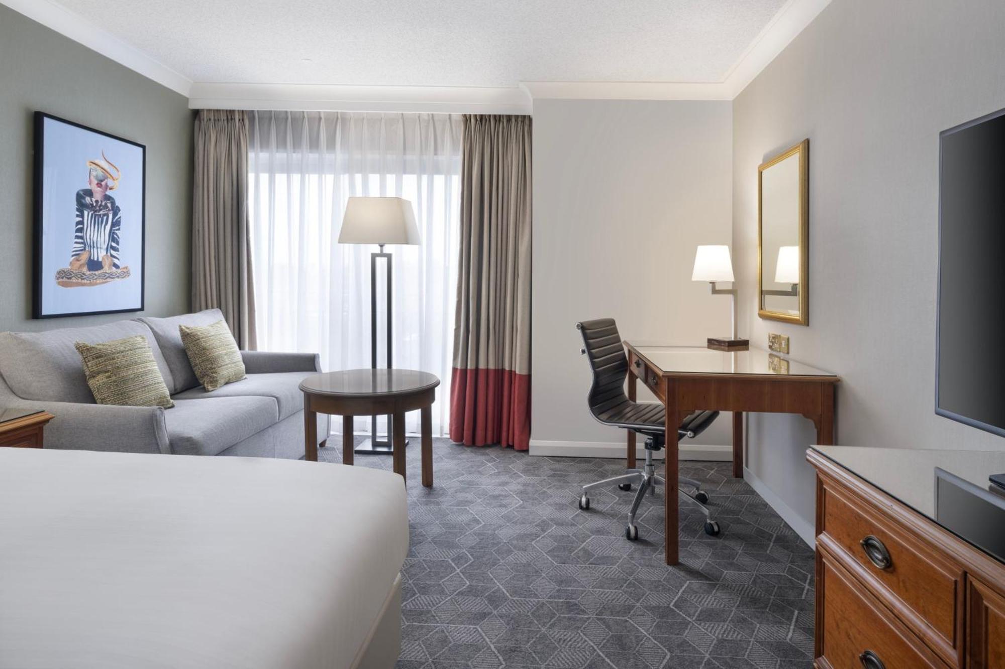 Delta Hotels By Marriott Heathrow Windsor Buitenkant foto