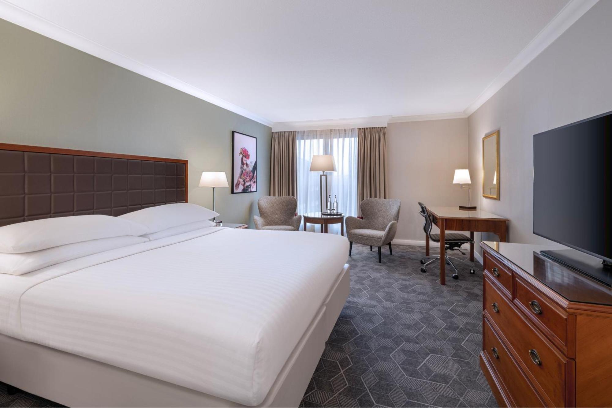 Delta Hotels By Marriott Heathrow Windsor Buitenkant foto